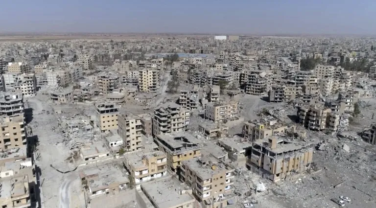 ISISe kalifaadi pealinnaks kujunenud Raqqa on alates möödunud nädalast taas USA toetatud Süüria Demokraatlike Jõudude abiga tagasi vallutatud.