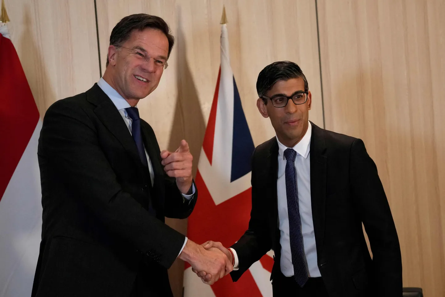 Hollandi peaminister Mark Rutte ja Briti valitsusjuht Rishi Sunak kahepoolsel kohtumisel Islandil Euroopa Nõukogu tippkohtumise kõrvalt.