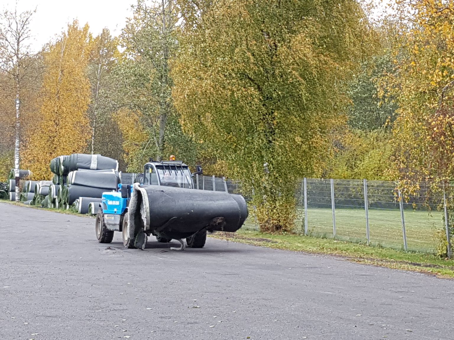 Vana kunstmuru leiab uue koha tehismaastiku viburajal.