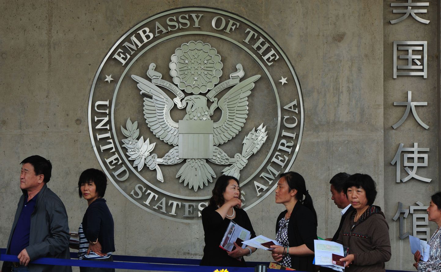 Hiina kodanikud USA Pekingi saatkonnas.
