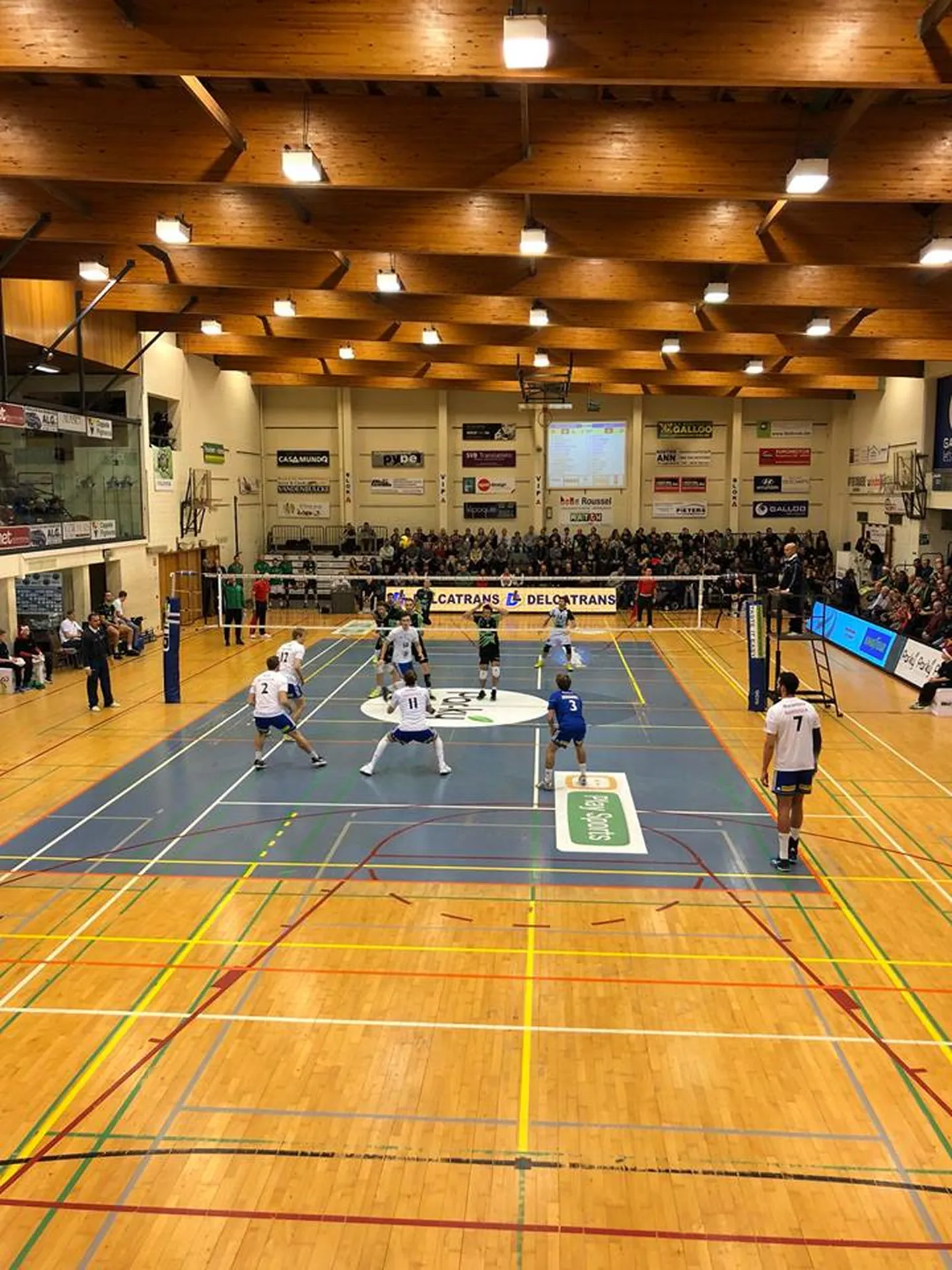 Fotojäädvustus mängust Meneni ja Volley Schönenwerdi vahel.
