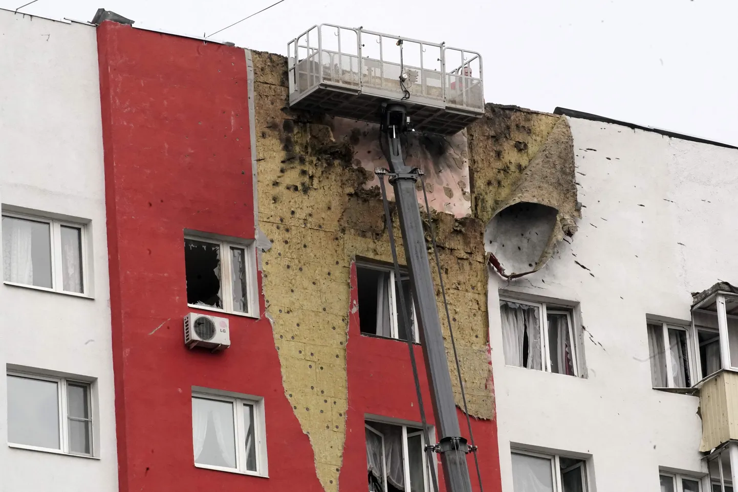 Последствия ночного налета дронов на Москву и Подмосковье