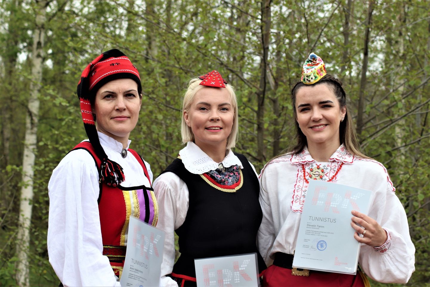 DIPLOMEERITUD: (Vasakult) Anni Veskinõmm, Airika Käsper ja Stevelin Tamm.