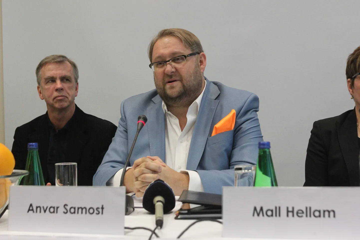 Ajakirjanik Anvar Samost teatas täna pressikonverentsil, et astub Isamaa ja Res Publica Liidu liikmeks ja kandideerib eruroparlamenti.