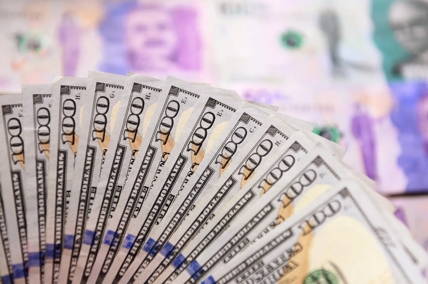 Dollar langes kolmapäeval