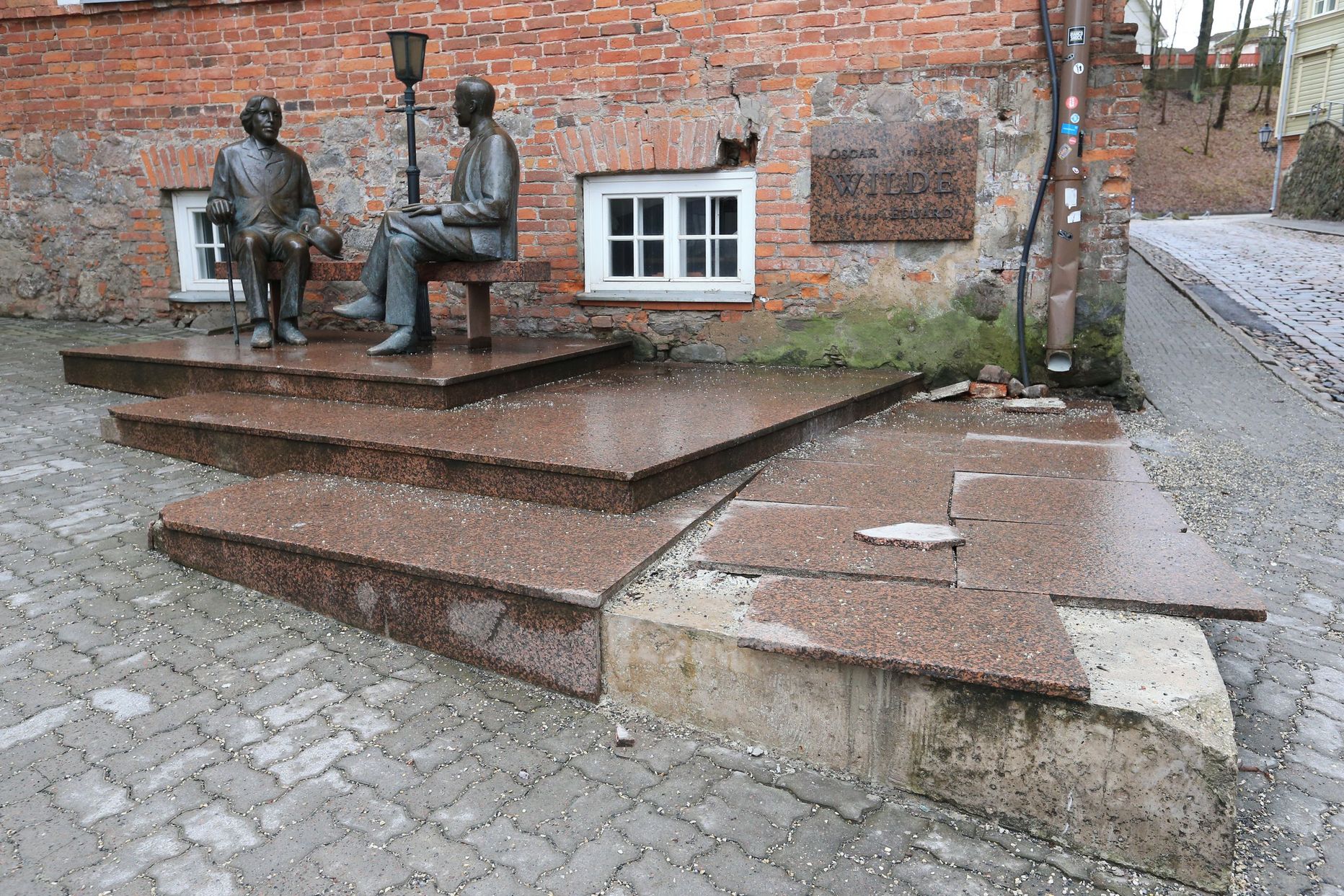 Kahe Wilde monument.