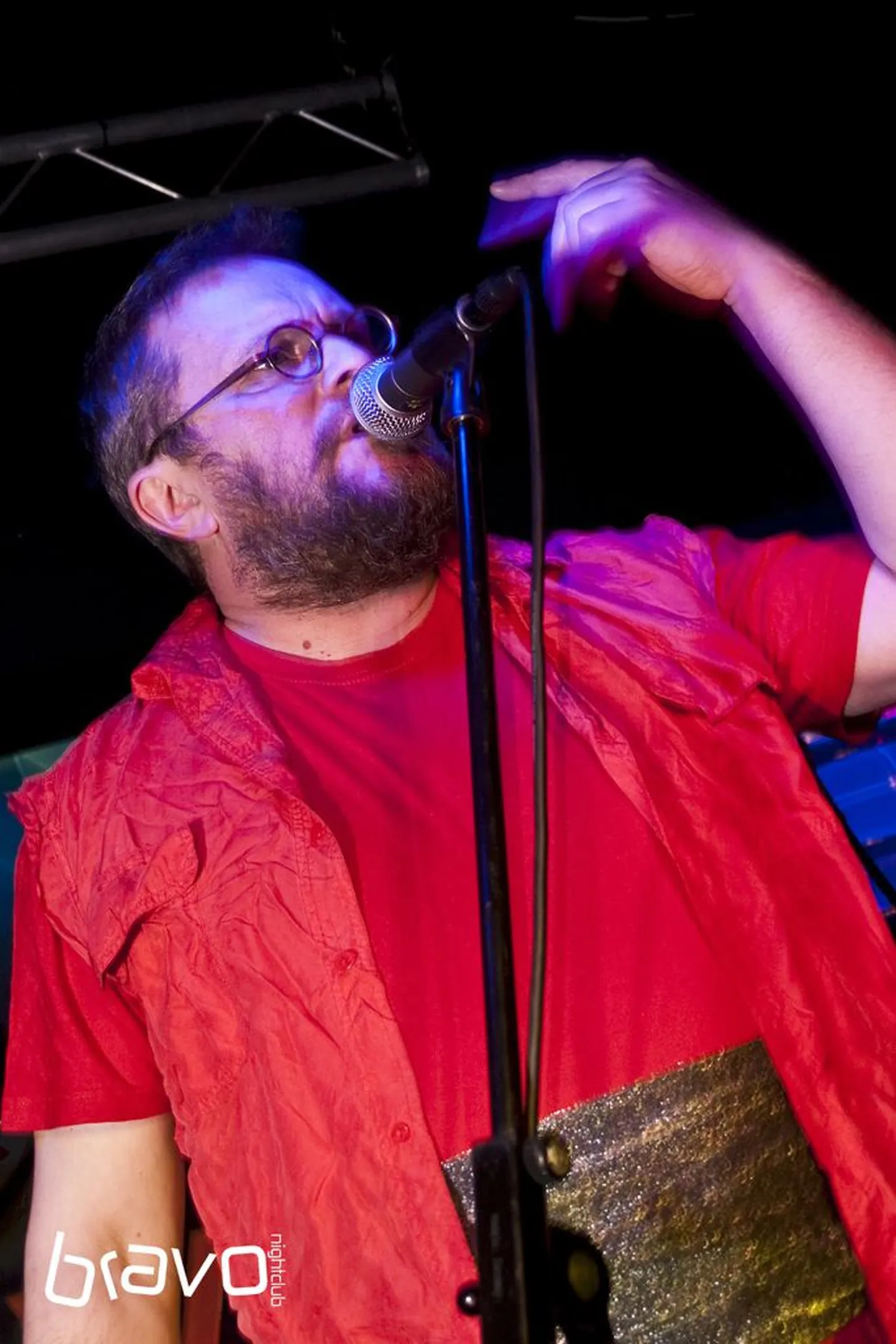 Singer Vinger klubis Bravo.