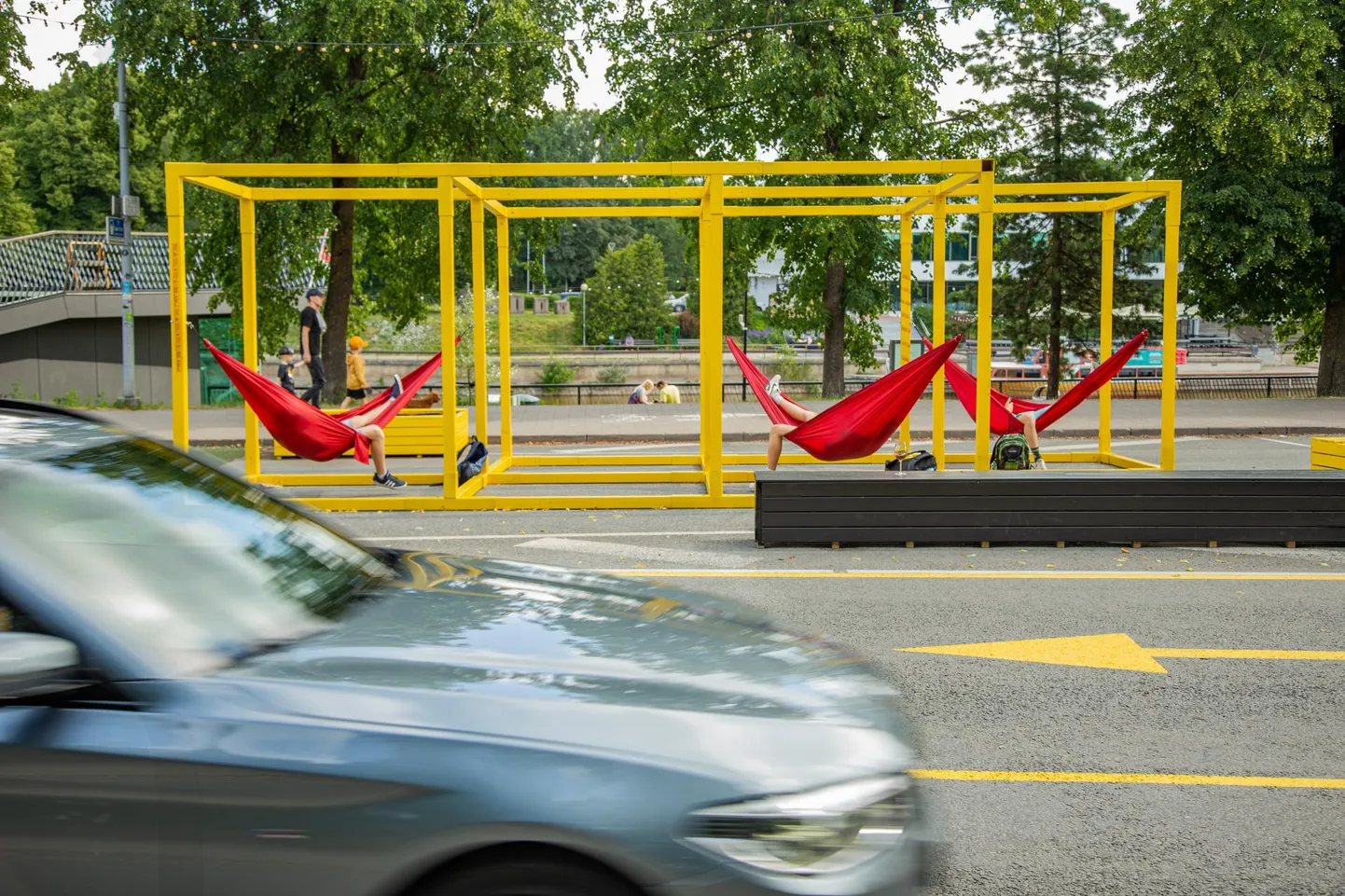 Sel aastal saavad argipäeviti Autovabaduse puiesteed nautida nii jalakäijad kui ka autojuhid.