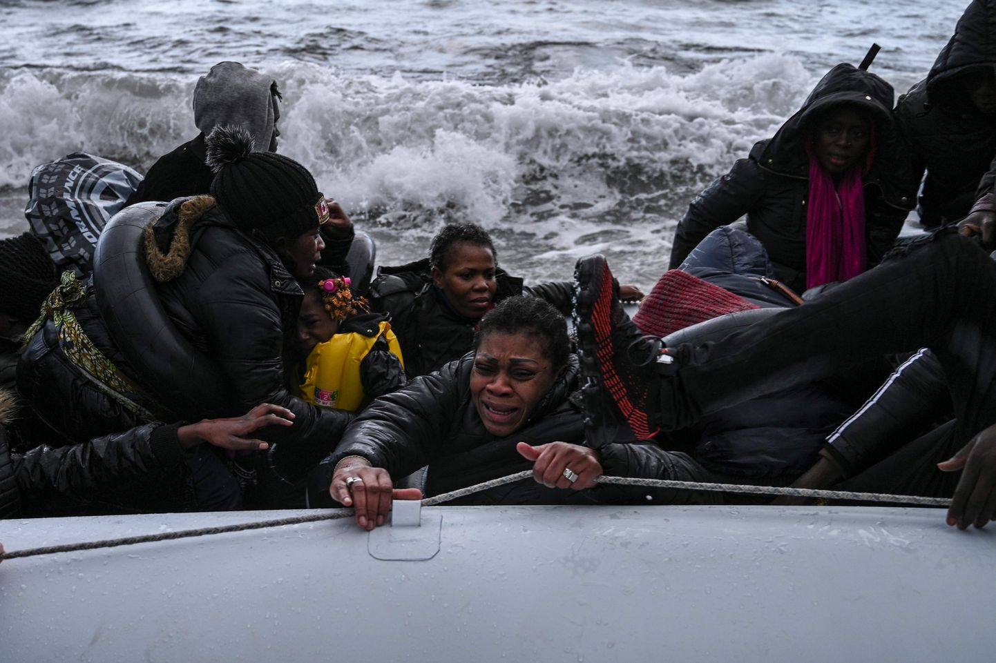 Paat migrantidega Lesbose saare lähedal.