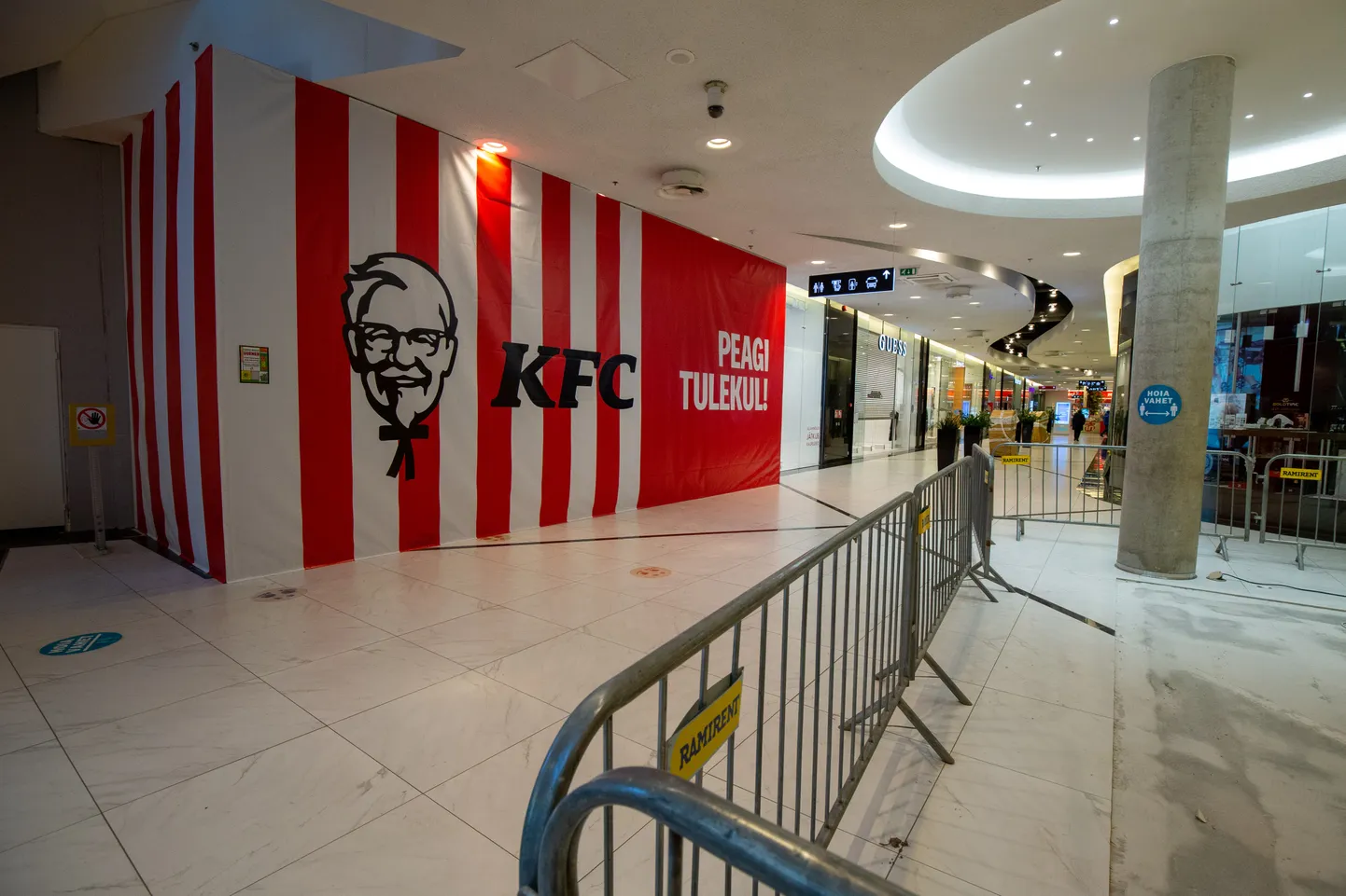Tasku keskuse esimesel korrusel avab uksed kiirtoidukoht KFC.