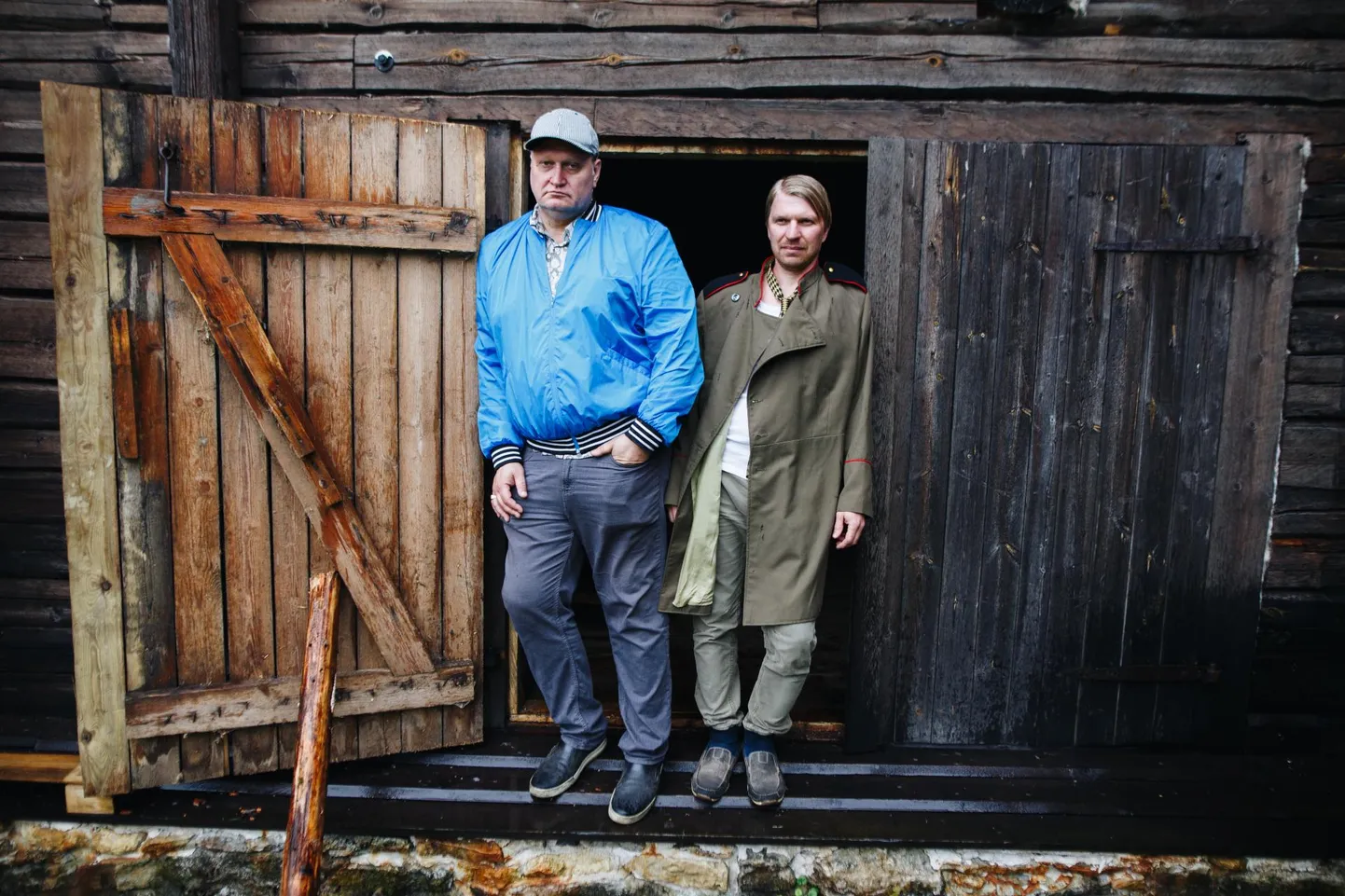 Indrek Taalmaa ja Lauri Kink mängivad augustis Kurgjal taas suvelavastust “Midagi on viltu”.