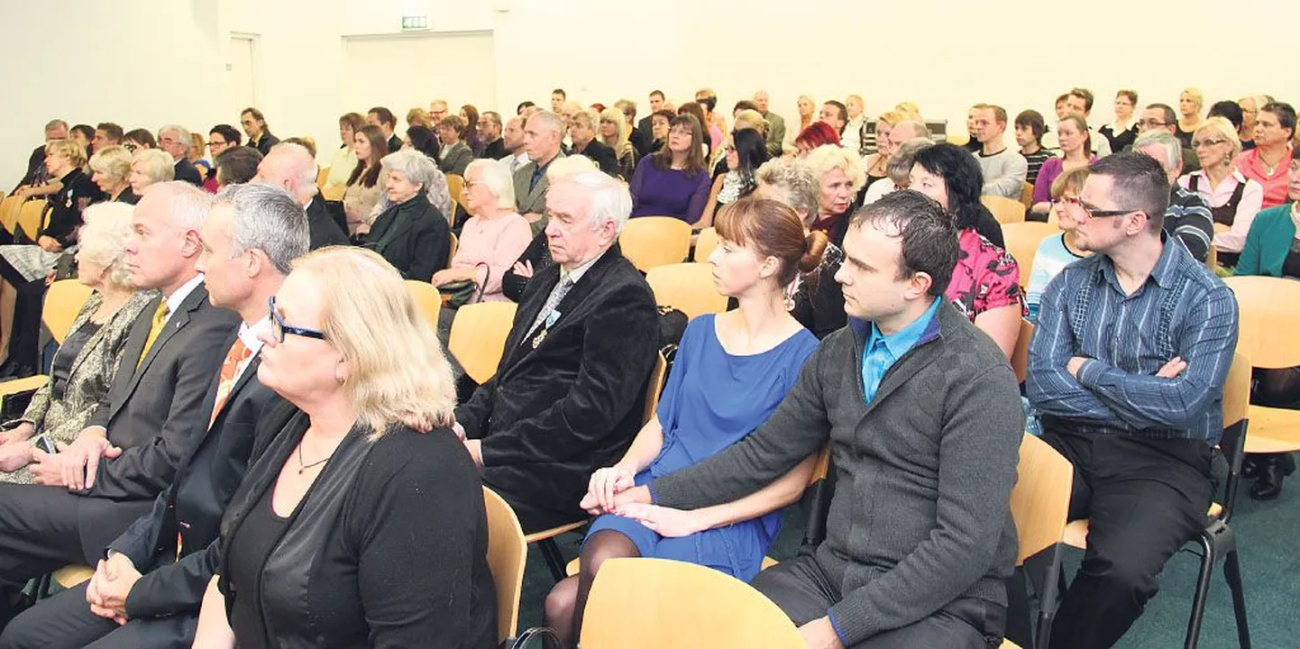 Haigla saal oli autasustamisel rahvast täis, kuid siia mahtus ühekorraga vaid väike osa doonoreid.