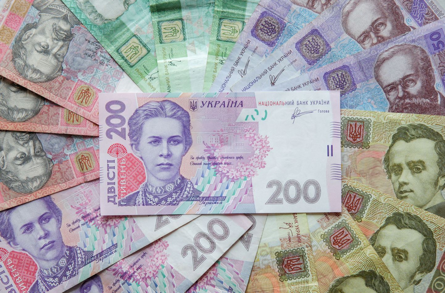 Ukraina otsib võimalusi emiteerida võlakirju grivnade asemel mõnes tugevas valuutas.