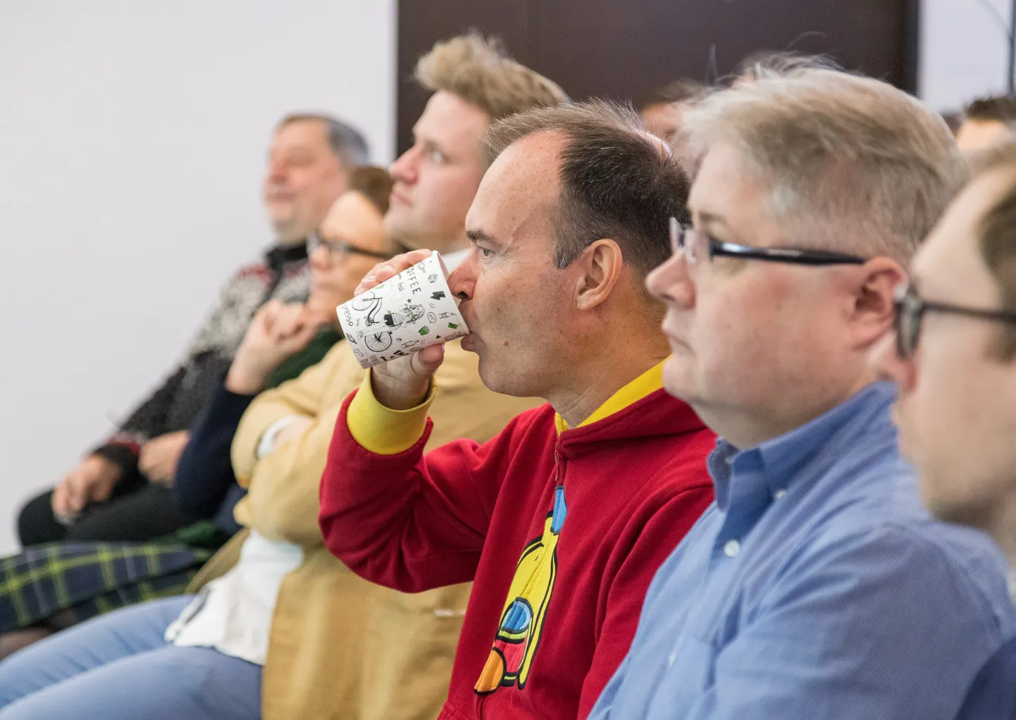 Soomlane Peter Vesterbacka (keskel) tutvustas möödunud nädalal Tallinnas avalikkusele oma Tallinna-Helsingi tunneliplaani.