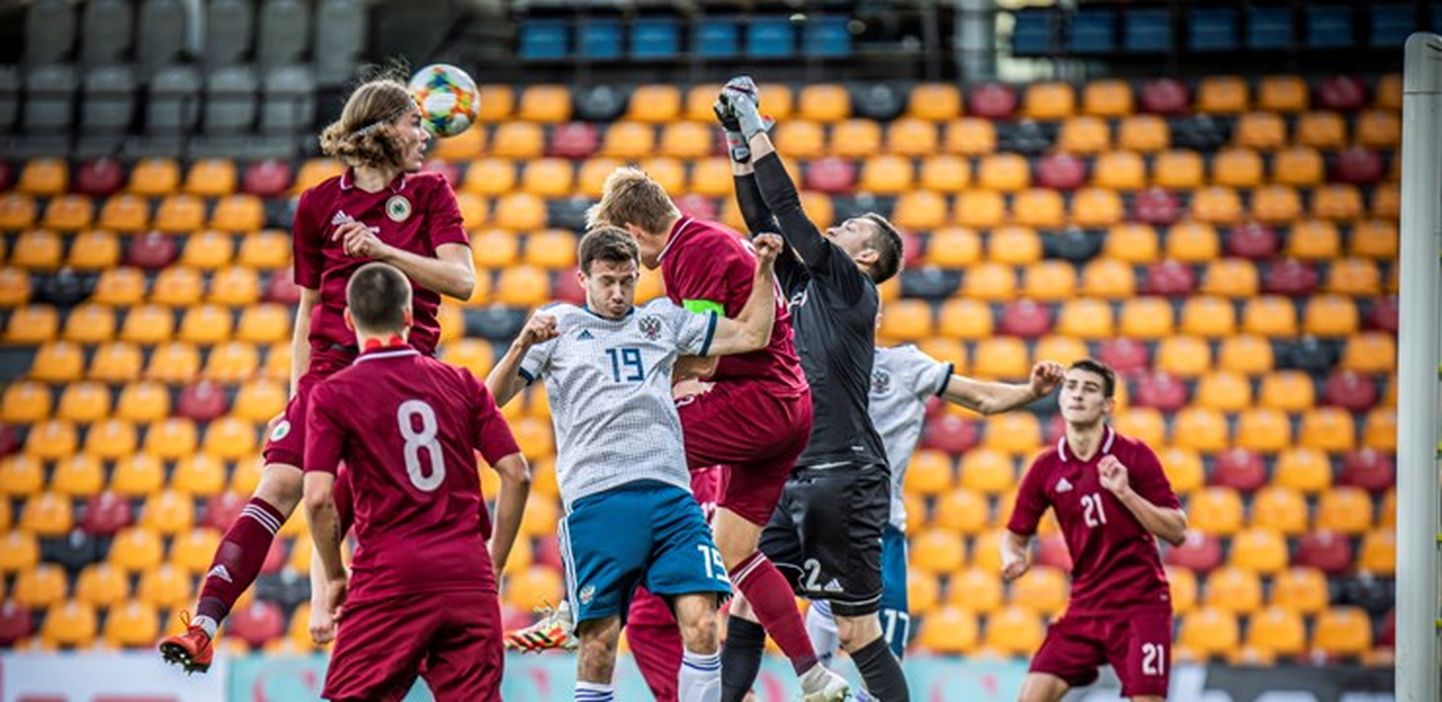 Latvijas U-21 futbola izlase spēlē pret Krieviju.