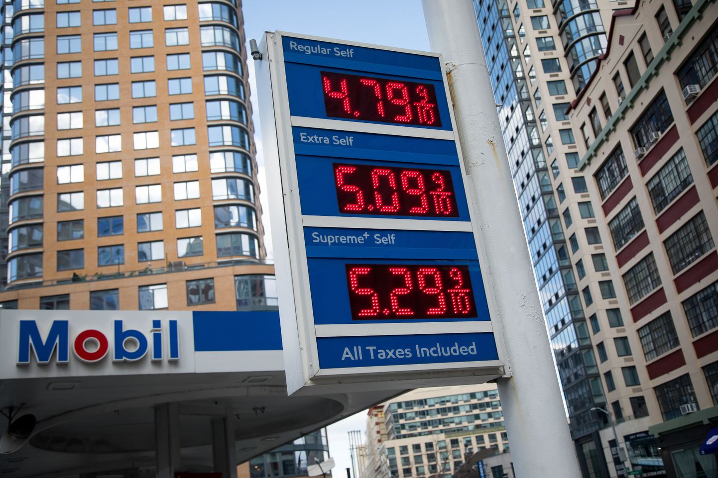 Ka USAs on  autokütus aastaga tublisti kallinenud, kuid aprillis hind pisut taandus.