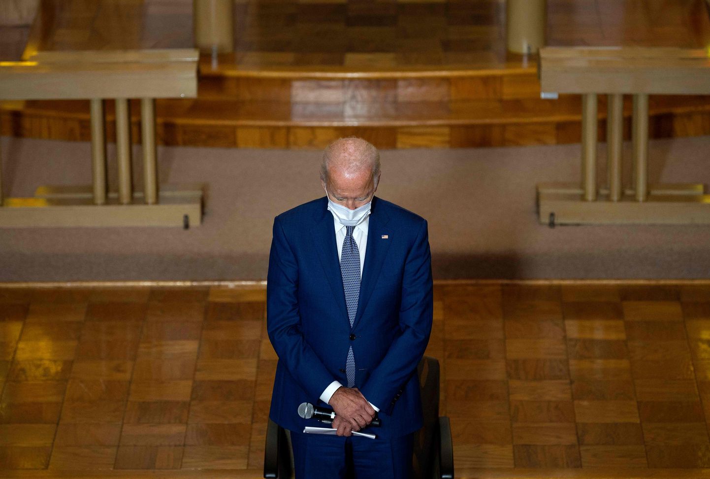 Joe Biden palvetamas.