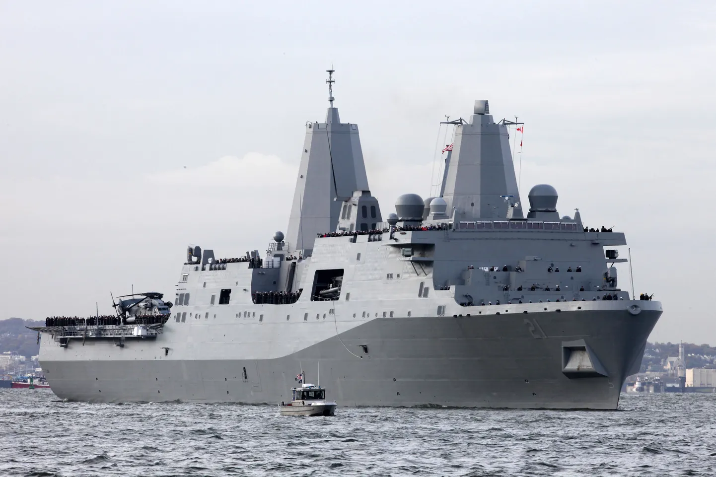 San Antonio klassi USA mereväe transpordilaev. Sama tüüpi aluse USS Arlington saadab Pentagon Lähis-Itta.