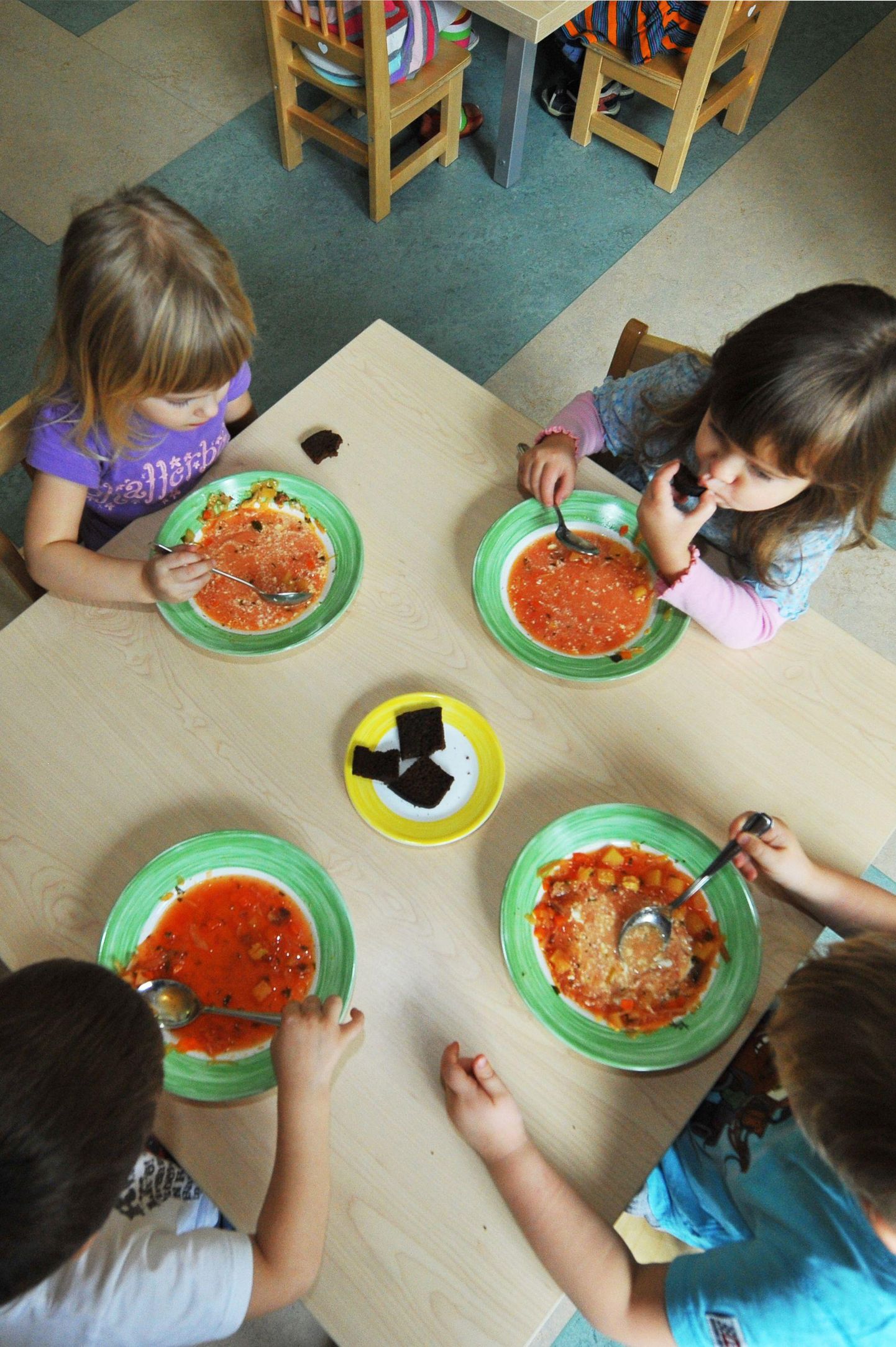Mitmekesine toit on tähtis nii lasteaias kui koolis. Pilt on illustratiivne.