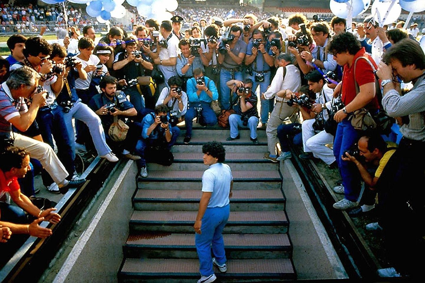 Diego Maradona, pooljumal ja rentsli­sigidik.