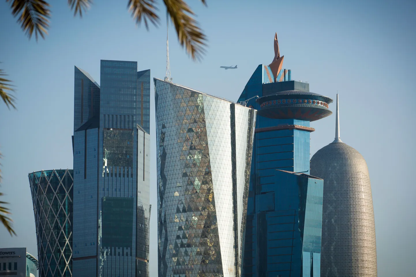 Lennuk Doha kohal.