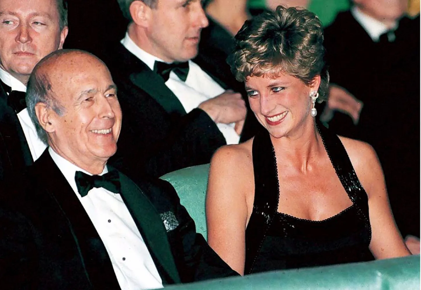 Valéry Giscard d’Estaing ja printsess Diana 1994. aasta novembris Versailles’ lossis teatrietendust nautimas.