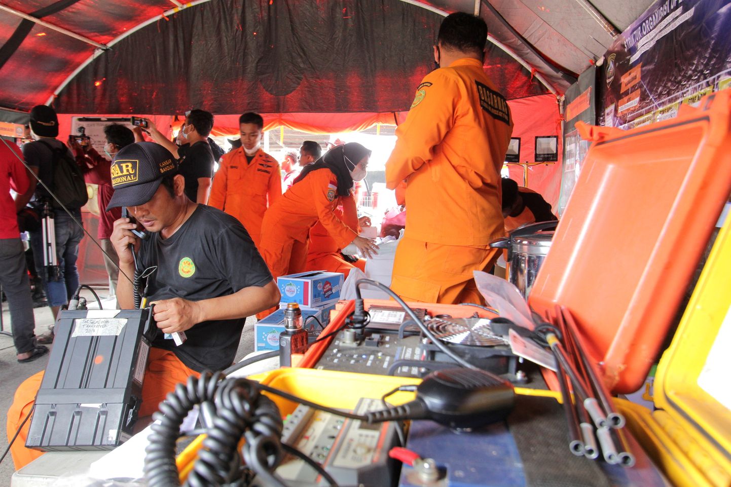 Indoneesia päästjad suundusid otsingu- ja päästetöödele Lääne-Jaava provintsi Indramayu sadamast.