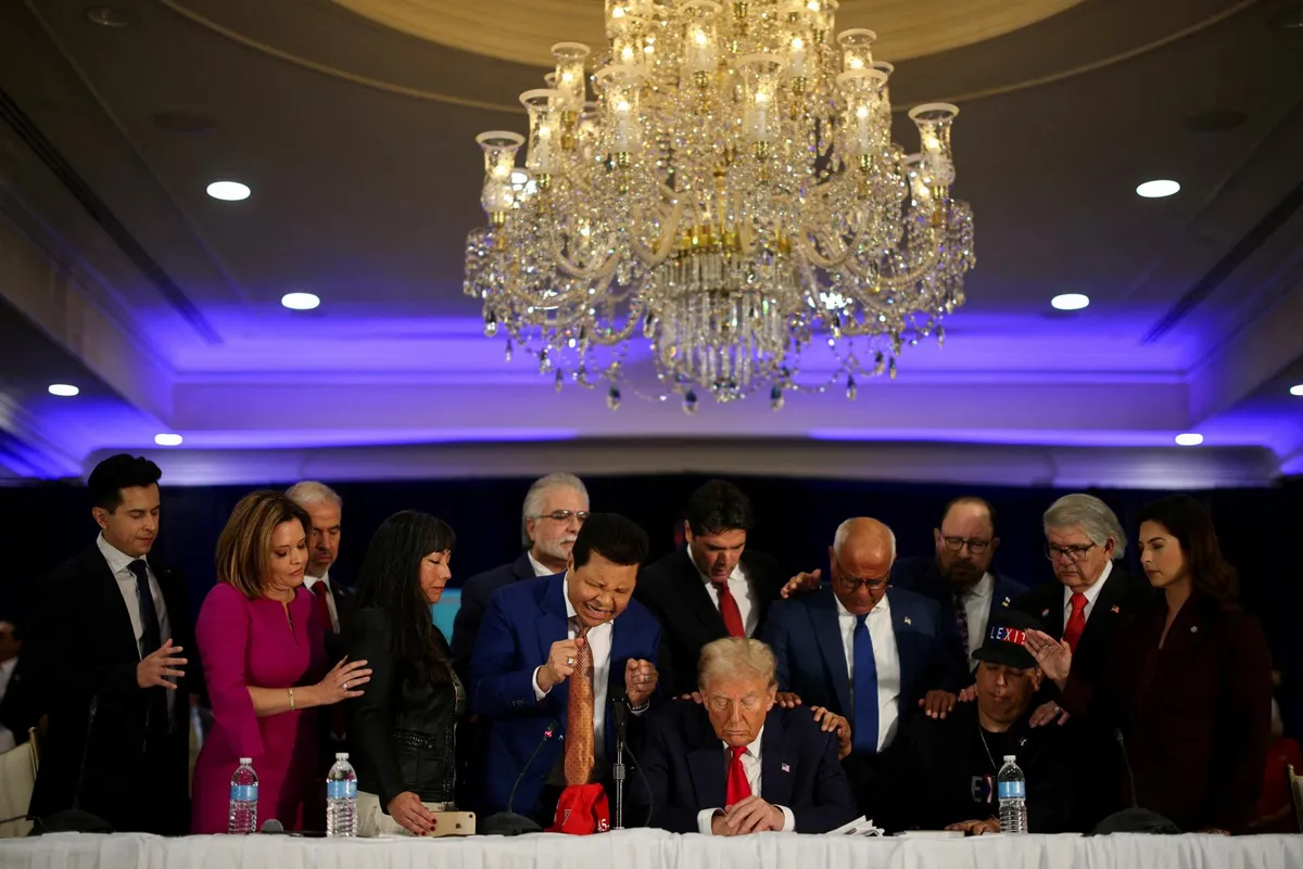 Donald Trump on viimase kaheksa aasta jooksul kasvatanud poolehoidu rassivähemuste hulgas, mida vabariiklased pole suutnud alates 1960. aastatest. Hispaaniakeelse kogukonna palvehetk tema toetuseks.