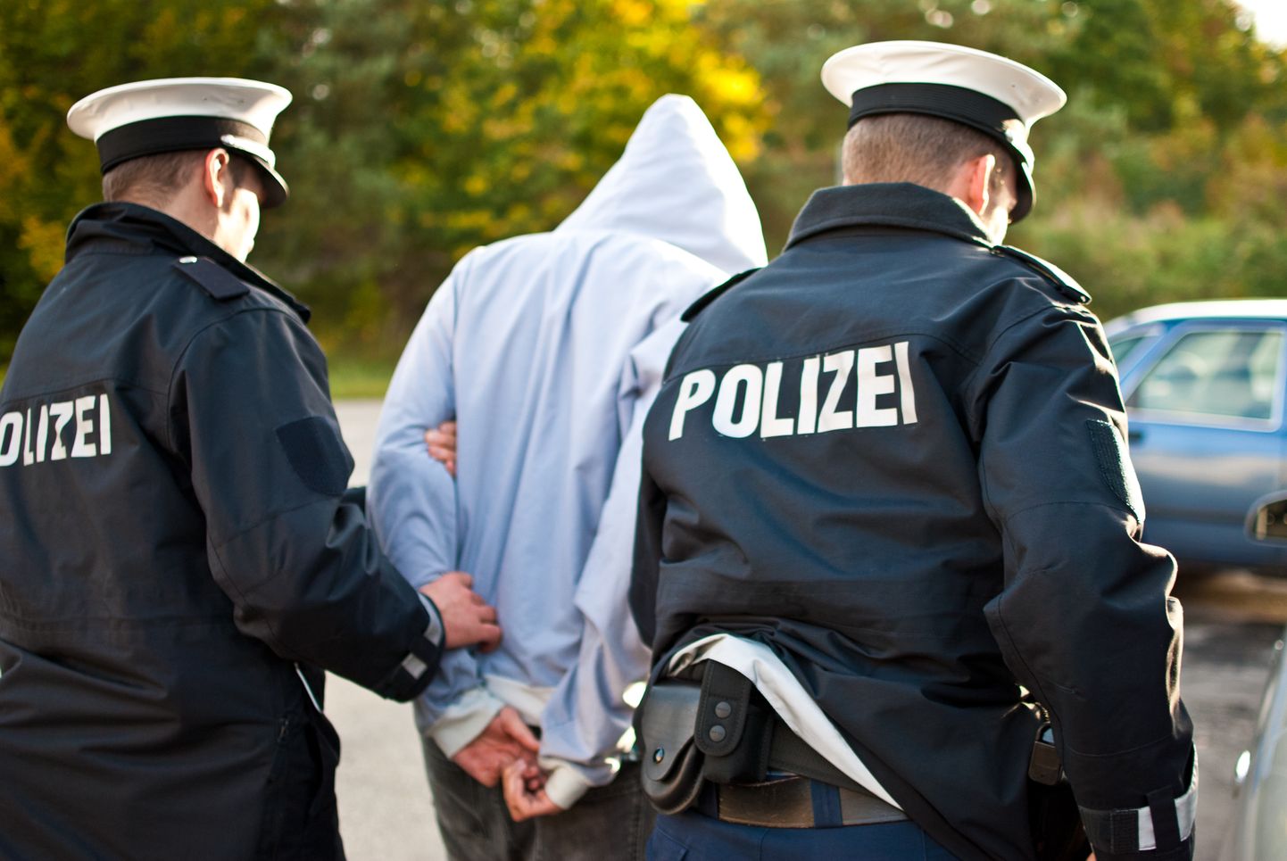 Saksa politsei võtmas kinni kuritegevuses kahtlustatavat. Pilt on illustreeriv