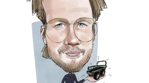 PERSOON ⟩ Maismaadroonifirma sihikindel tegevjuht