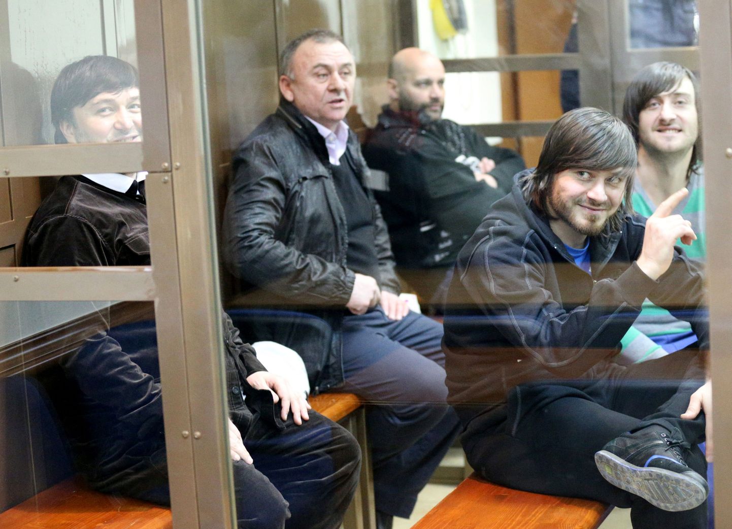 Vasakult paremale: Rustam Mahmudov, Lom-Ali Gaitukajev, Sergei Hadžikurbanov, Džabrail Mahmudov ja Ibragim Mahmudov kohtus.