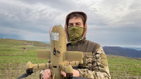 POSTIMEES UKRAINAS ⟩ Püüdurdroonide edu võib Ukraina juhatada relvani liugpommide vastu