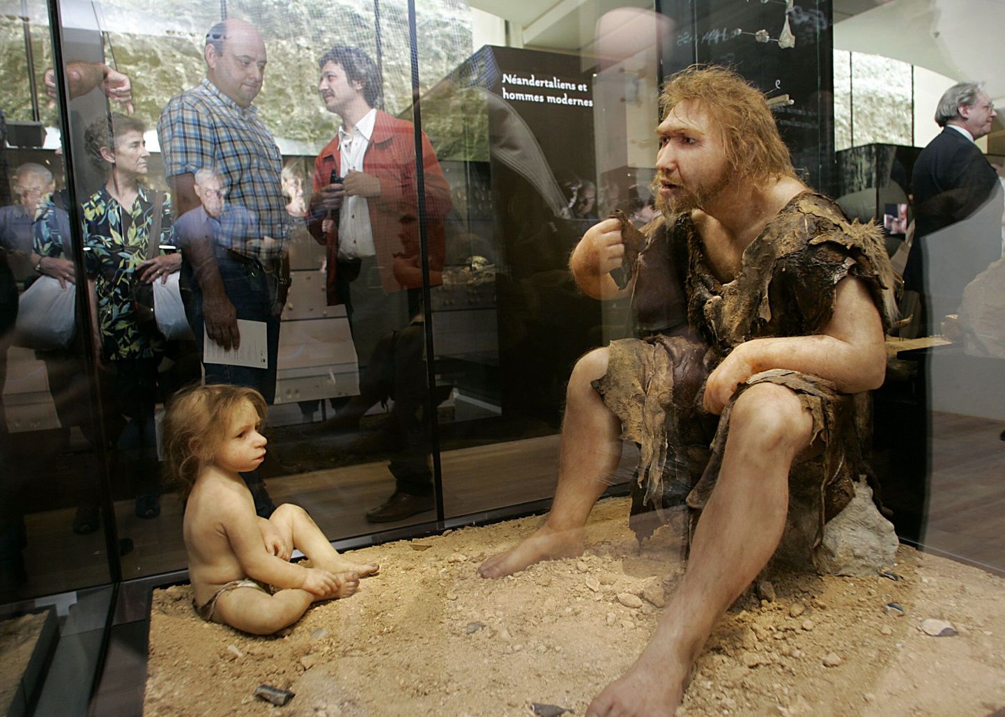 Neandertallaste kujud Prantsusmaa Eyzies-de-Tayaci eelajaloo muuseumis