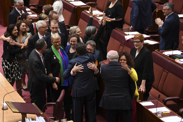 Austraalia parlamendi Esindajatekoda võttis vastu seaduse, mis lubab samasoolistel abielluda