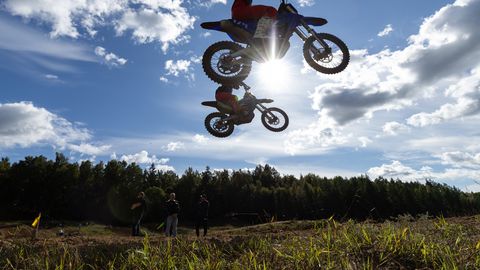 Pikametsa hobikross tõi rajale sajad pealtvaatajad ja pakkus tulise duelli MX Pro klassis