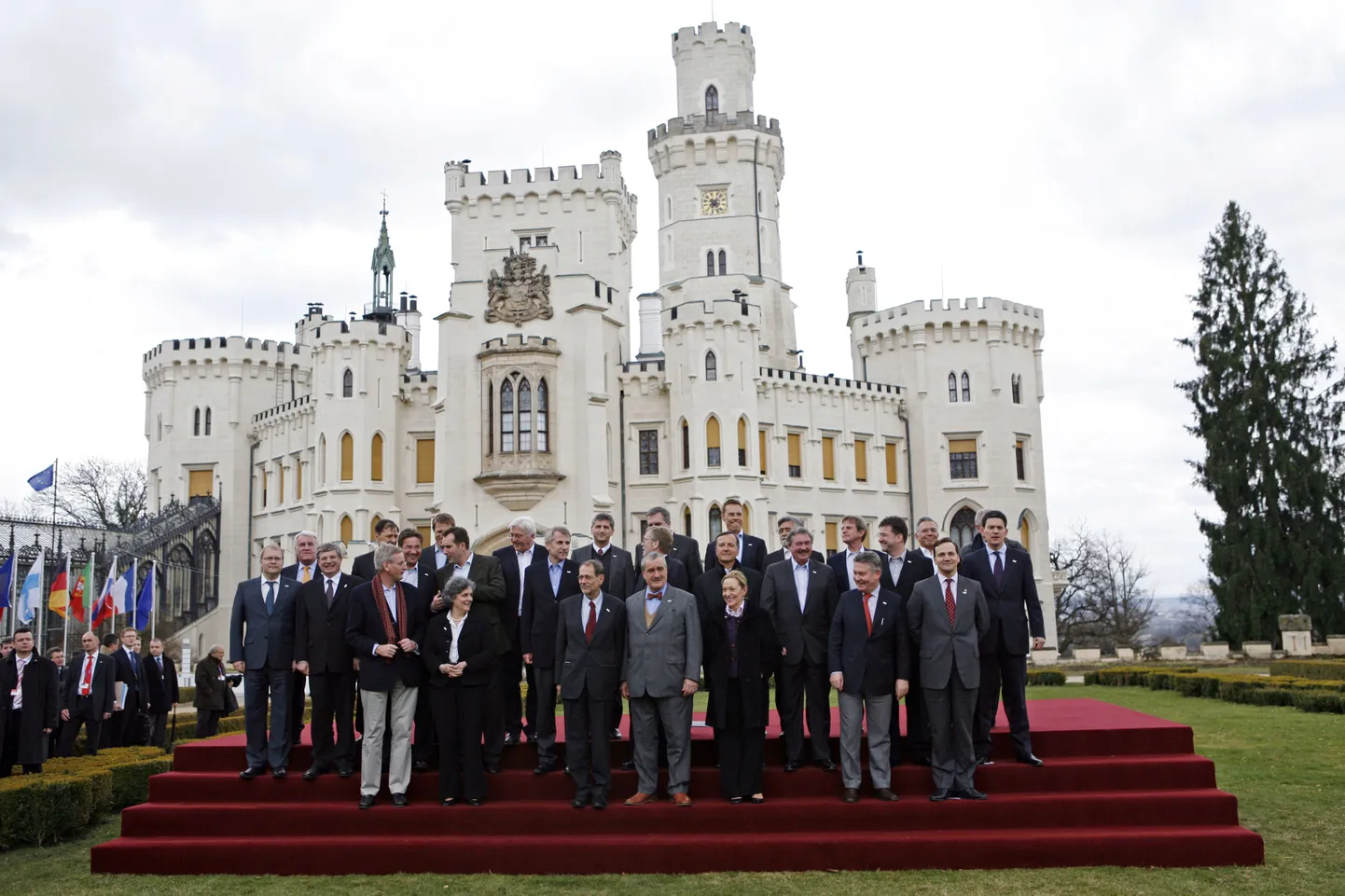 ELi välisministerid mitteametliku kohtumise ühisfotol Tšehhi lõunaosas asuva Hluboká lossi ees.