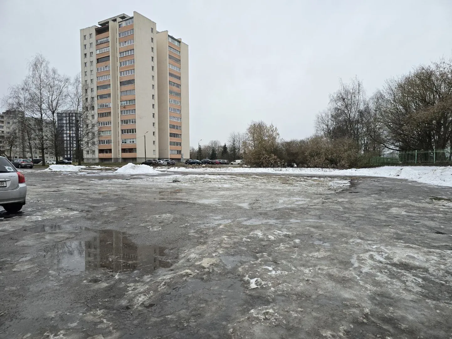 Парковка в Ыйсмяэ.