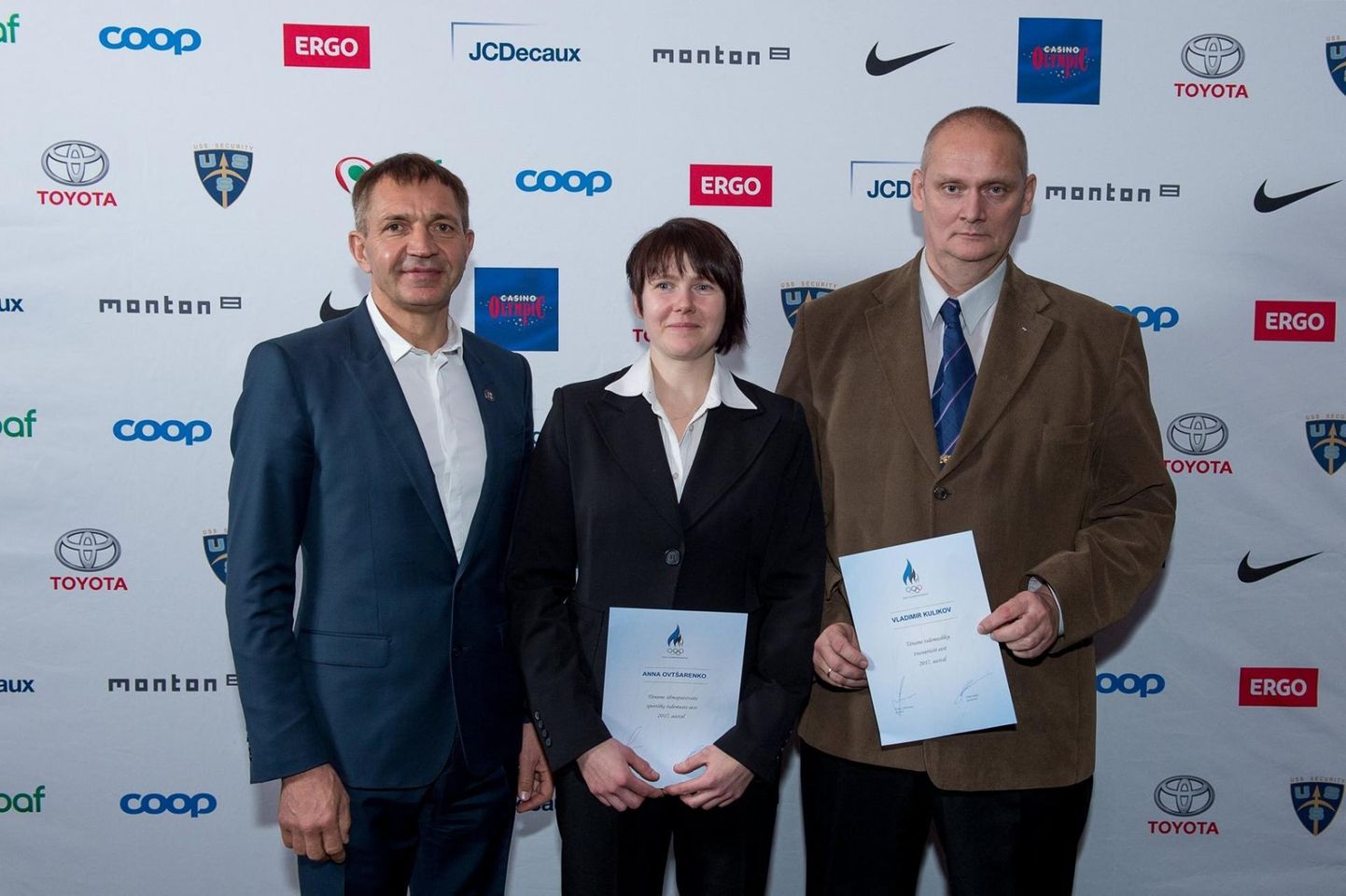 Vladimir Kulikovi (paremal) treeneriteeneid on tunnustanud ka Eesti Olümpiakomitee. FOTO: Raigo Pajula/EOK