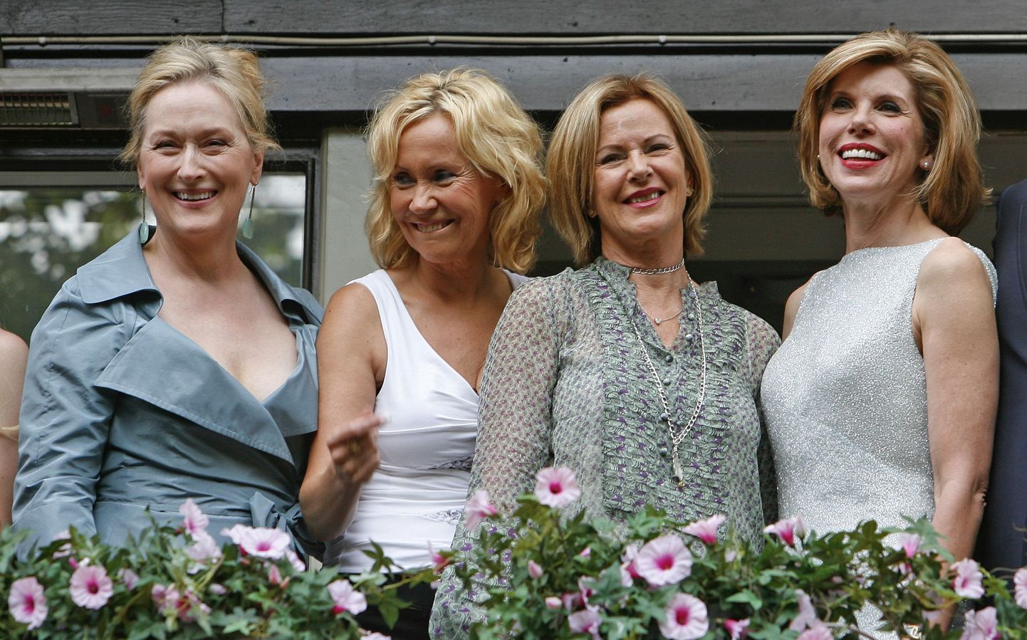 Agnetha Fältskog (vasakult teine) ja Anni-Frid Lyngstad (vasakult kolmas)