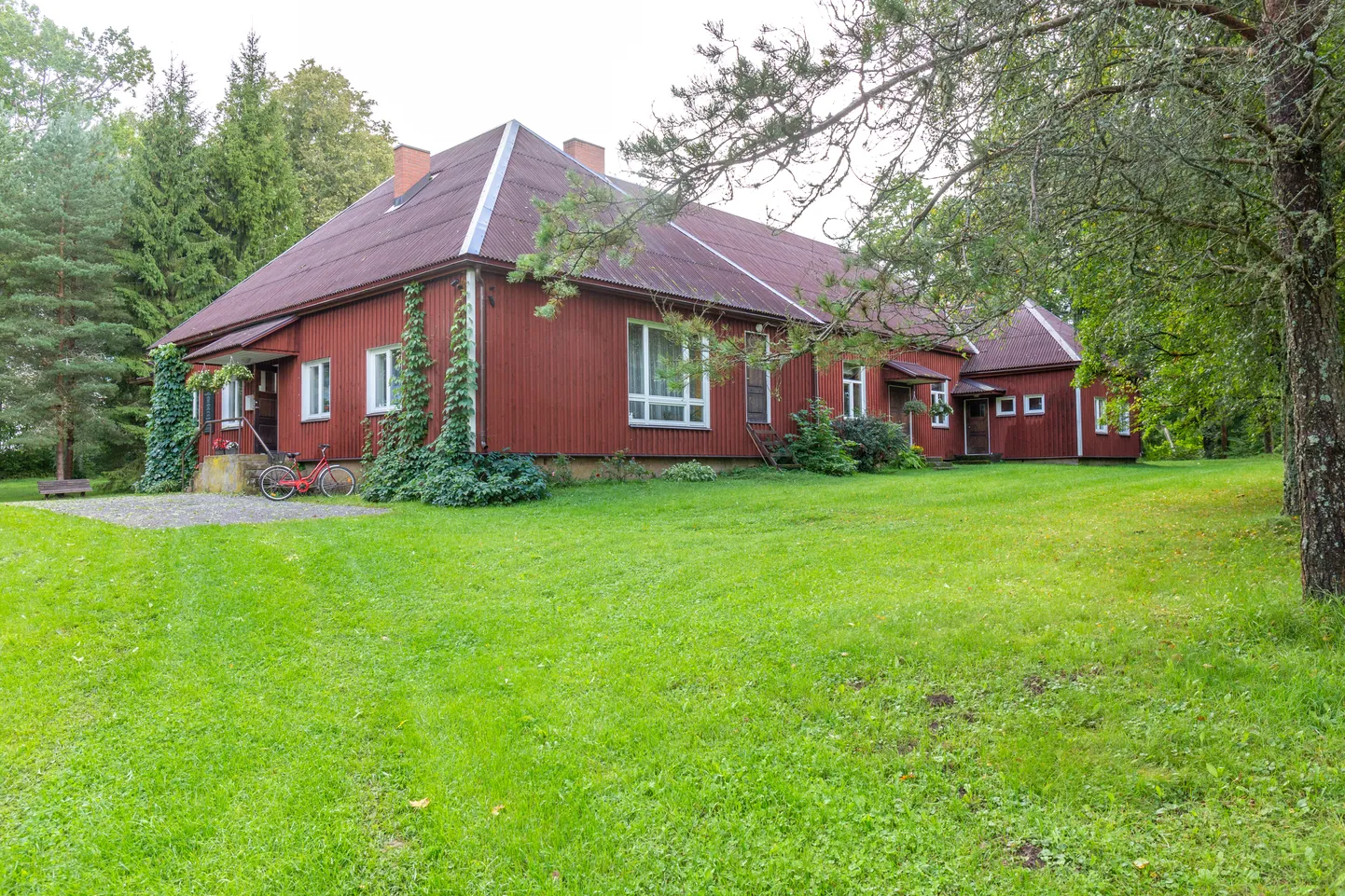 Uue-Kariste rahvamajas peetakse rahvapeoga maja 85. aastapäeva.