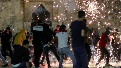Столкновения палестинцев с полицией в Иерусалиме: почти 200 пострадавших
