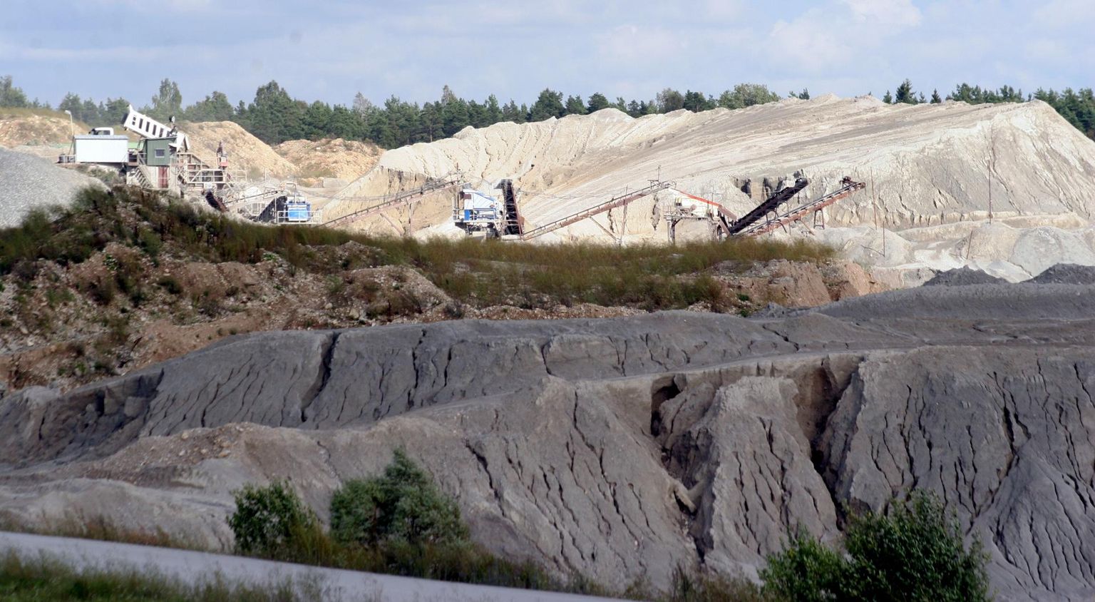 Keskkonnaameti andmetel on liiva, kruusa ja lubjakivi kui ehitusmaavarade kaevanduslubade taotlemine suurenenud eriti Harju- ja Pärnumaal.
