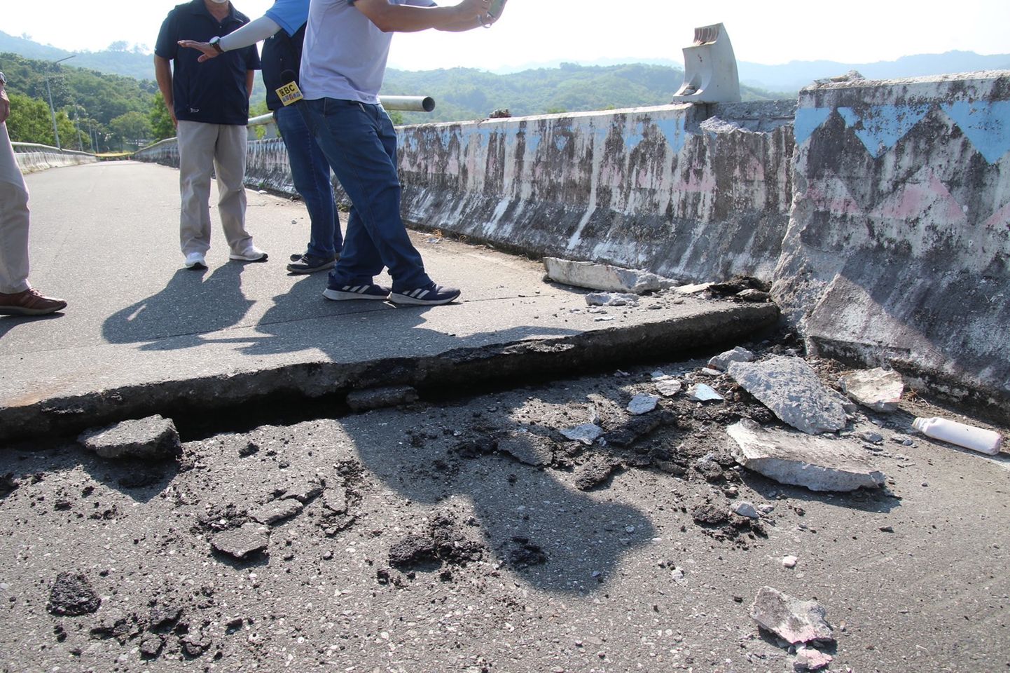 Maavärinas kahjustada saanud sild Hualieni piirkonnas.