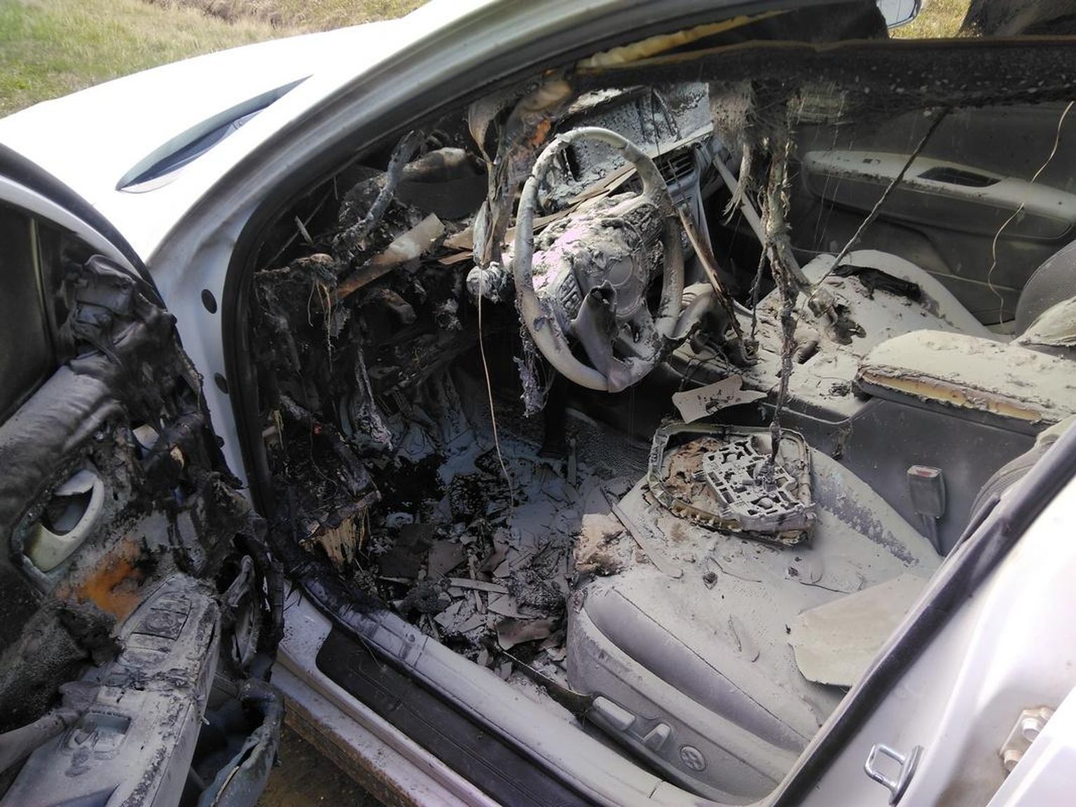 Sauga aleviku autopõlengus hävis sõiduk täielikult. Pilt on illustratiivne.