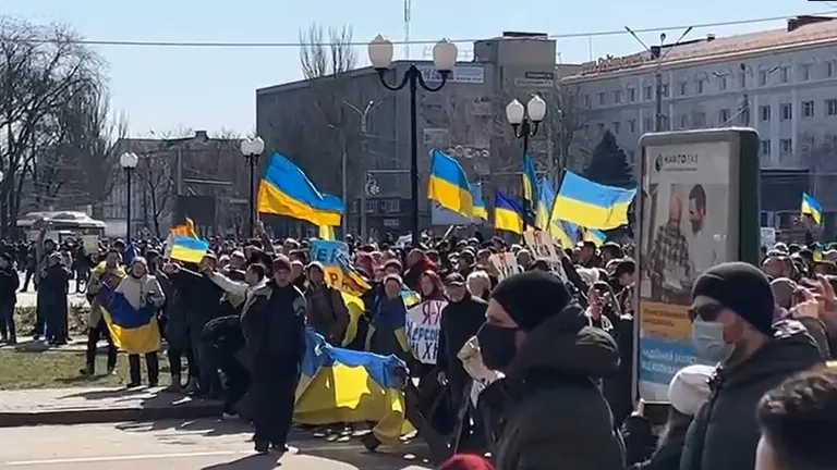В оккупированных городах, в частности в Херсоне, Россия столкнулась с сопротивлением жителей