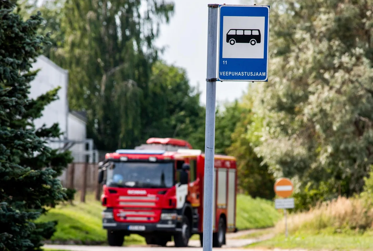 Veidi pärast keskpäeva kiirustasid päästjad Vana-Pärnu reovee puhastusjaama.