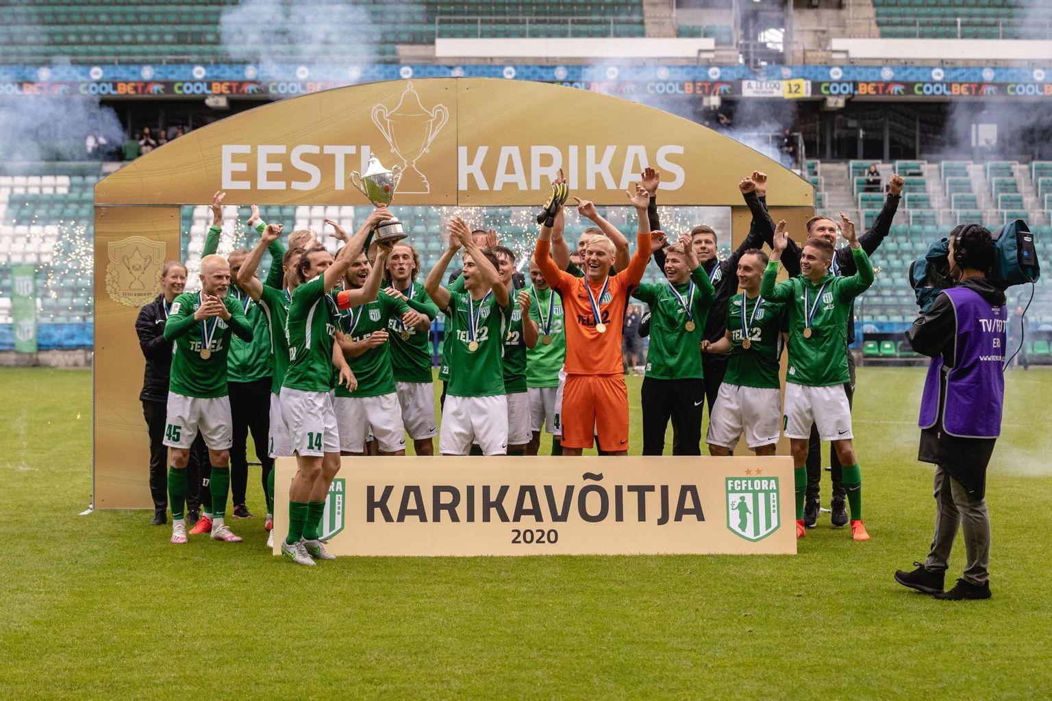 Tallinna Flora mehed tõstsid laupäeval pea kohale juba kolmanda järjestikuse trofee. Põhjust rõõmustada oli ka Paide linnameeskonnal, kellele esimest korda avanes eurosarja uks.