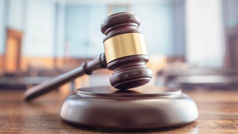 Par bijušā vīra slepkavības mēģinājuma organizēšanu sievietei piespriež probācijas uzraudzību