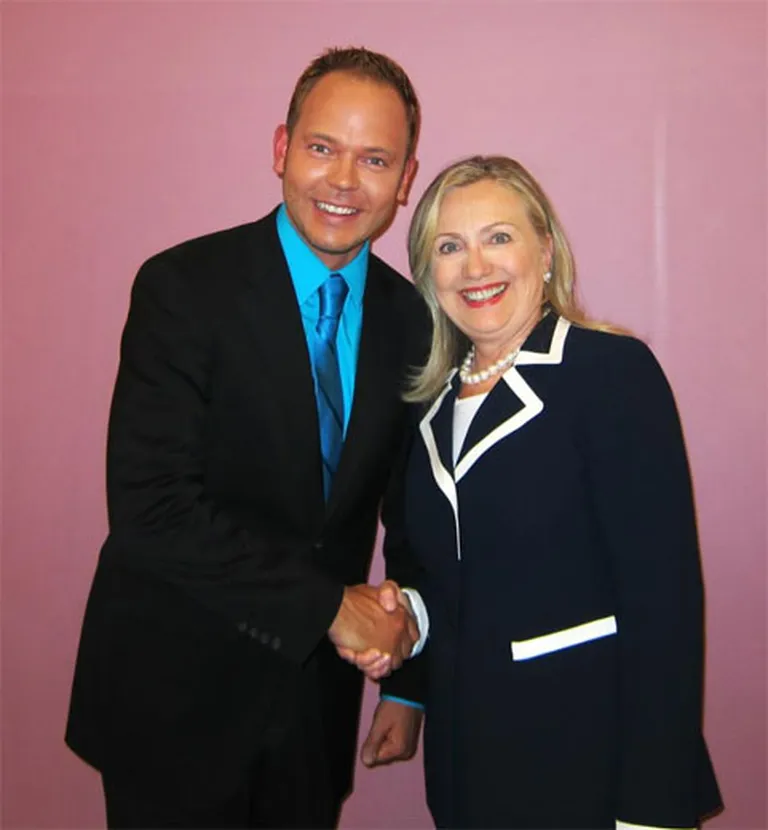 Dziedātājs Lauris Reiniks pēc tikšanās ar ASV Valsts sekretāri Hilariju Klintoni atzinis, ka ir sajūsmā par šo dāmu 