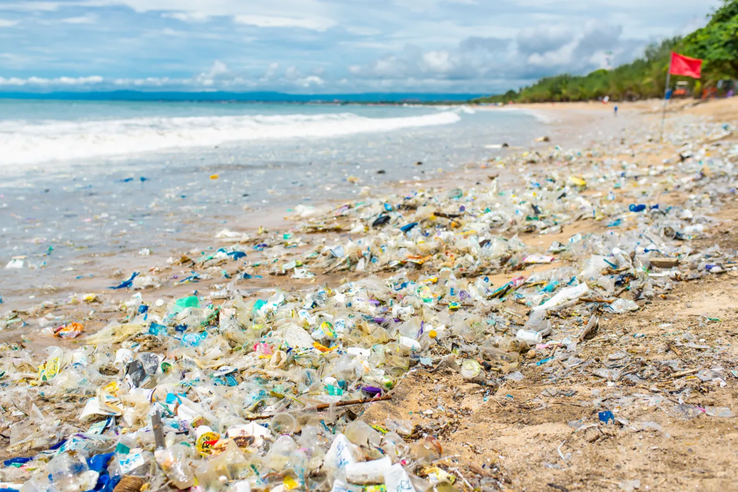 Igas minutis satub merre miljon plastikpudelit. Pilt on illustreeriv!
